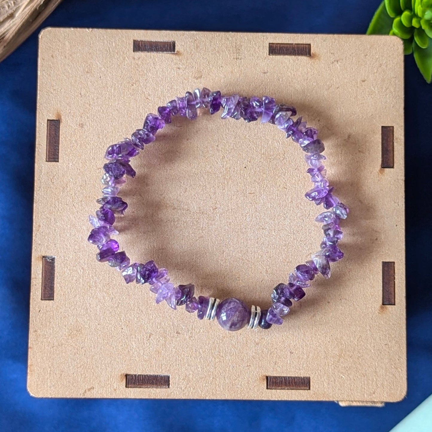 Chips Bracelet with center 8mm beads-Amethyst-Maitri Export | Crystals Store