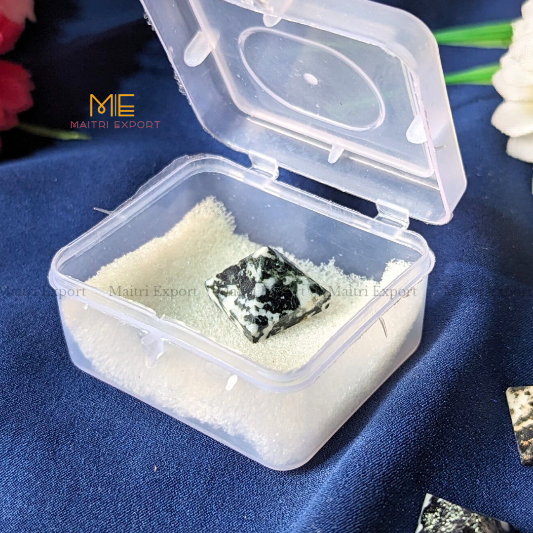 Crystal stone pyramids, mini ( 0.5 inch )-Maitri Export | Crystals Store
