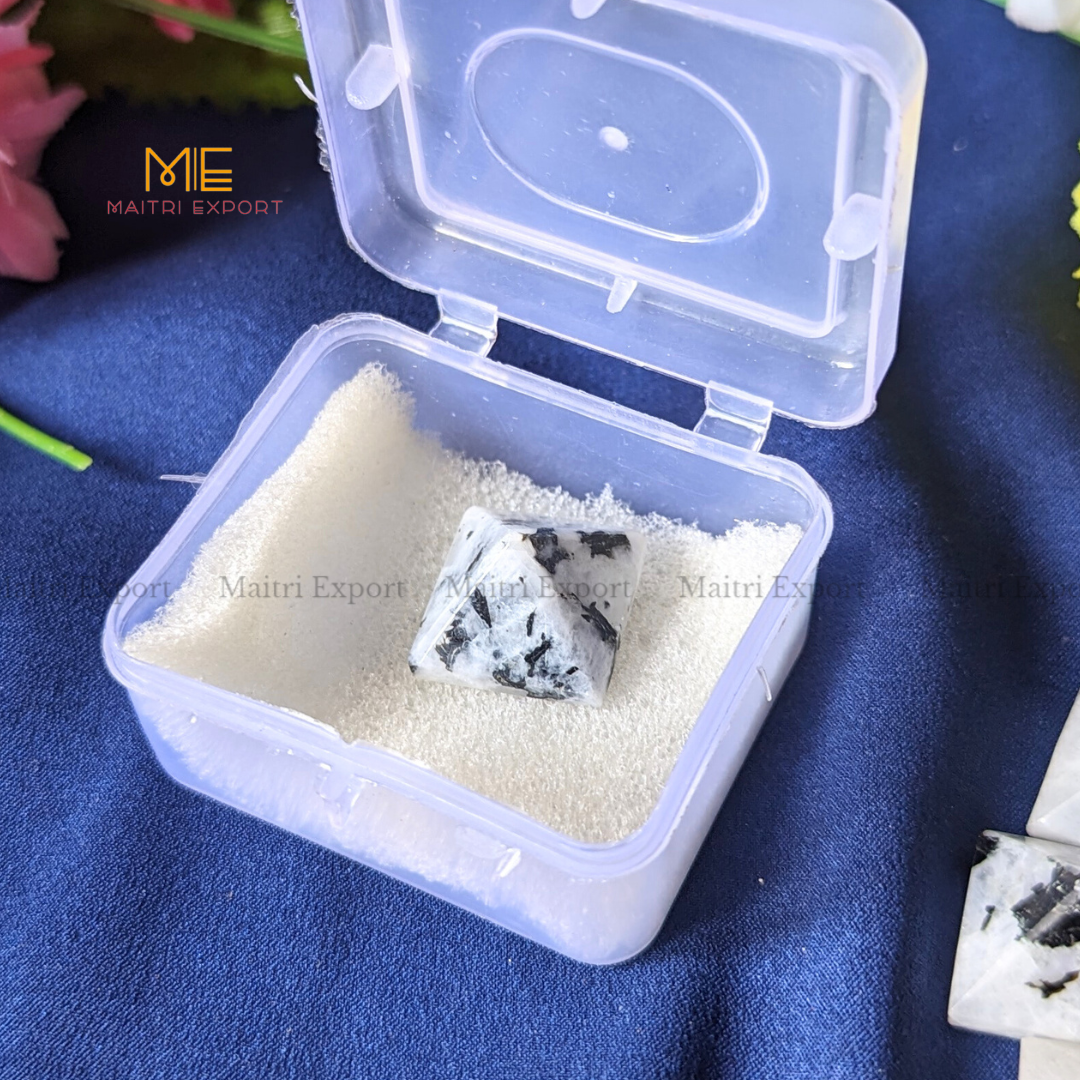 Crystal stone pyramids, mini ( 0.5 inch )-Maitri Export | Crystals Store