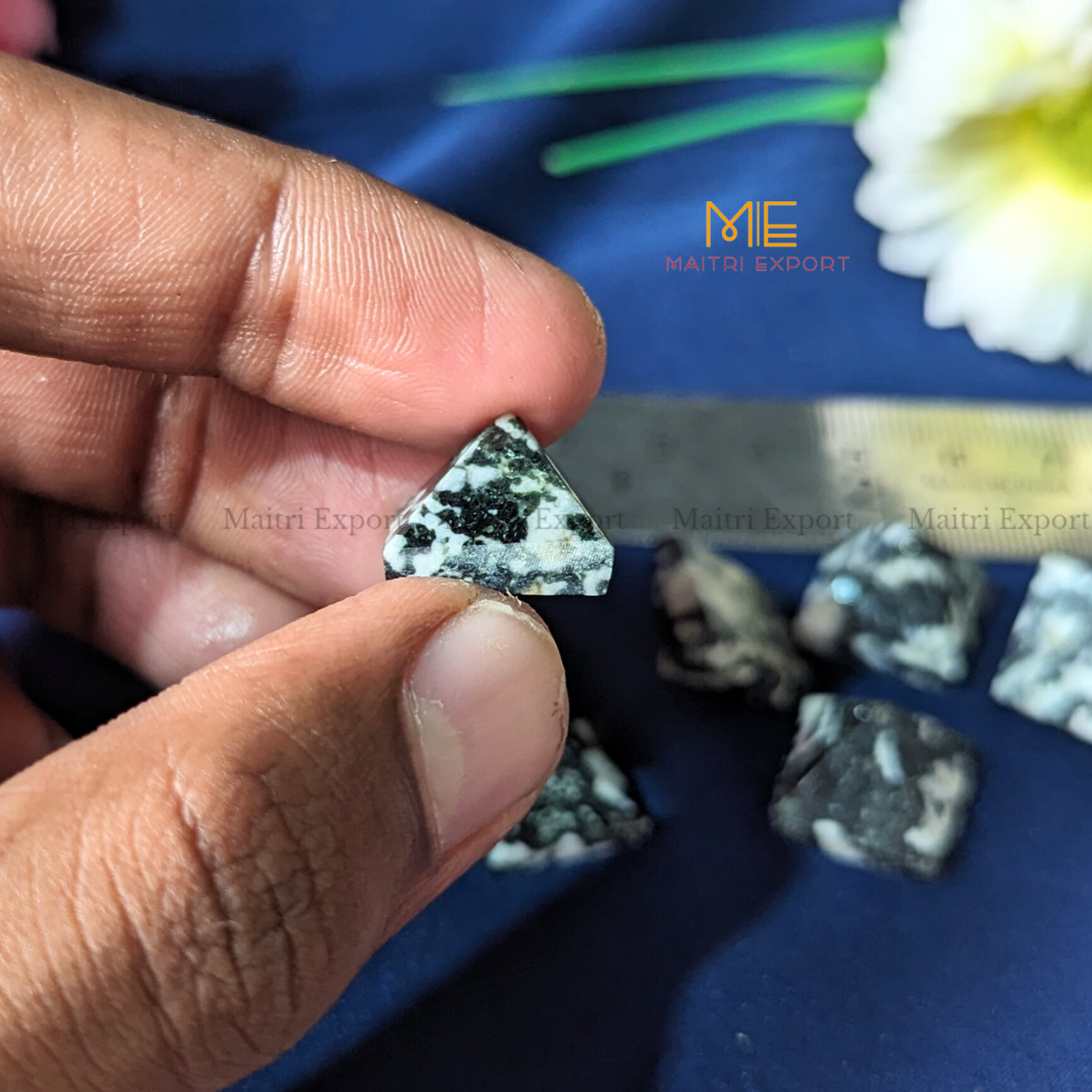 Crystal stone pyramids, mini ( 0.5 inch )-Maitri Export | Crystals Store