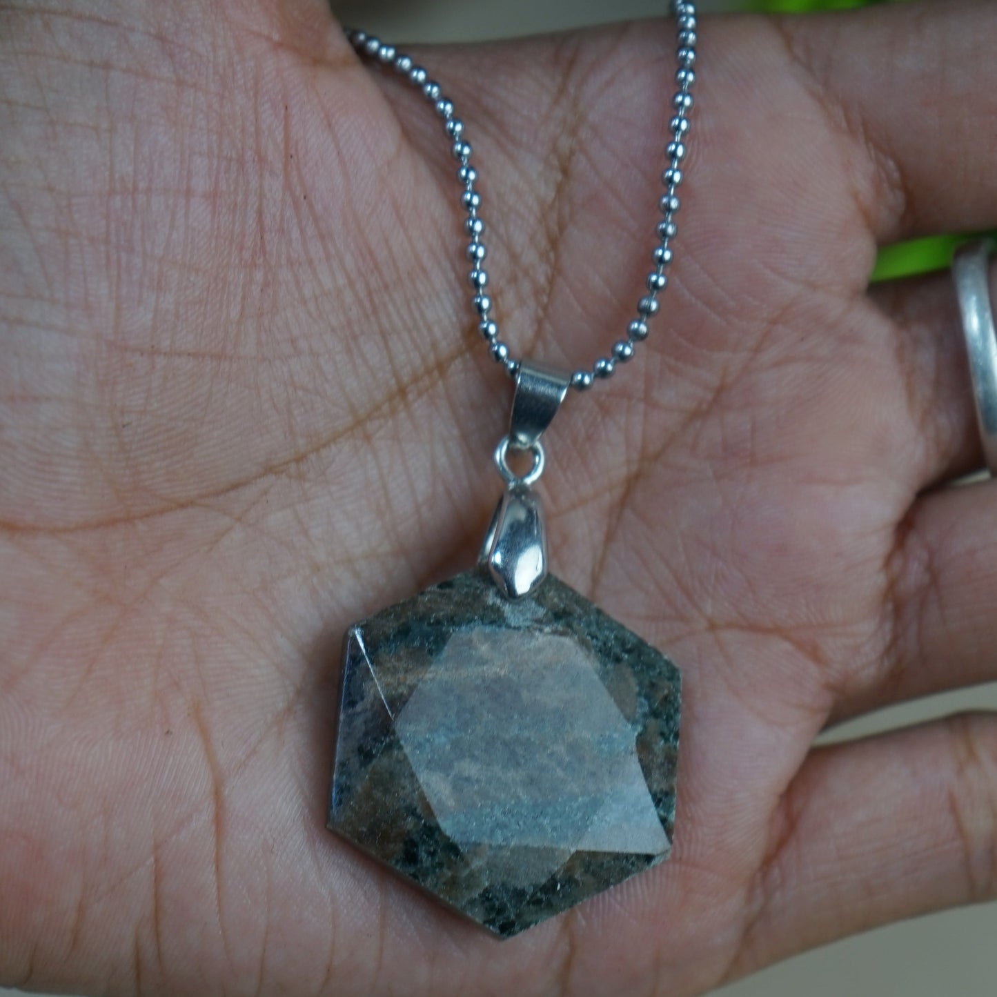 David Star Pendant(25mm)-Ruby Kyanite-Maitri Export | Crystals Store
