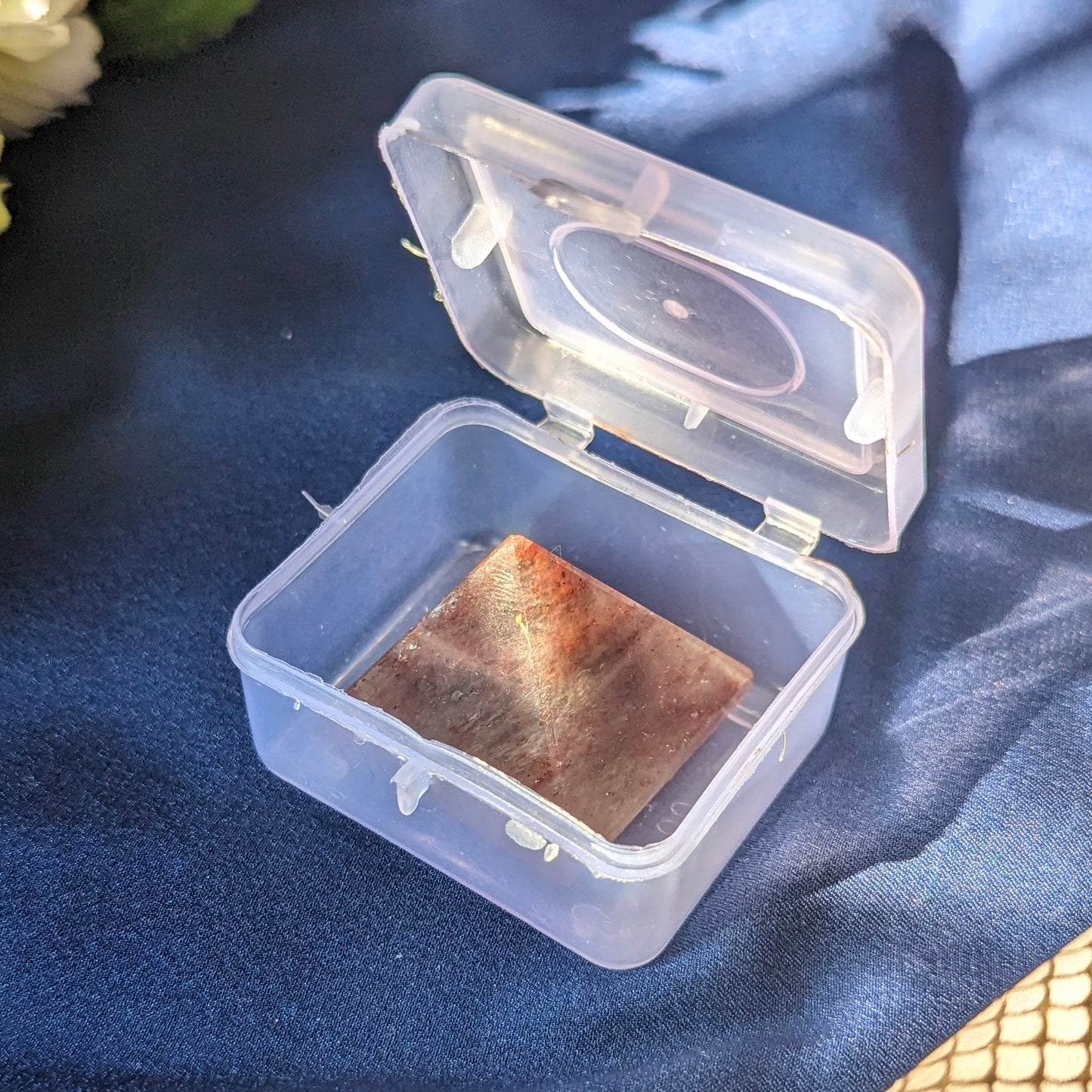 Natural different crystal stone pyramid ( Size: 1 inch )-Chocolate-Maitri Export | Crystals Store
