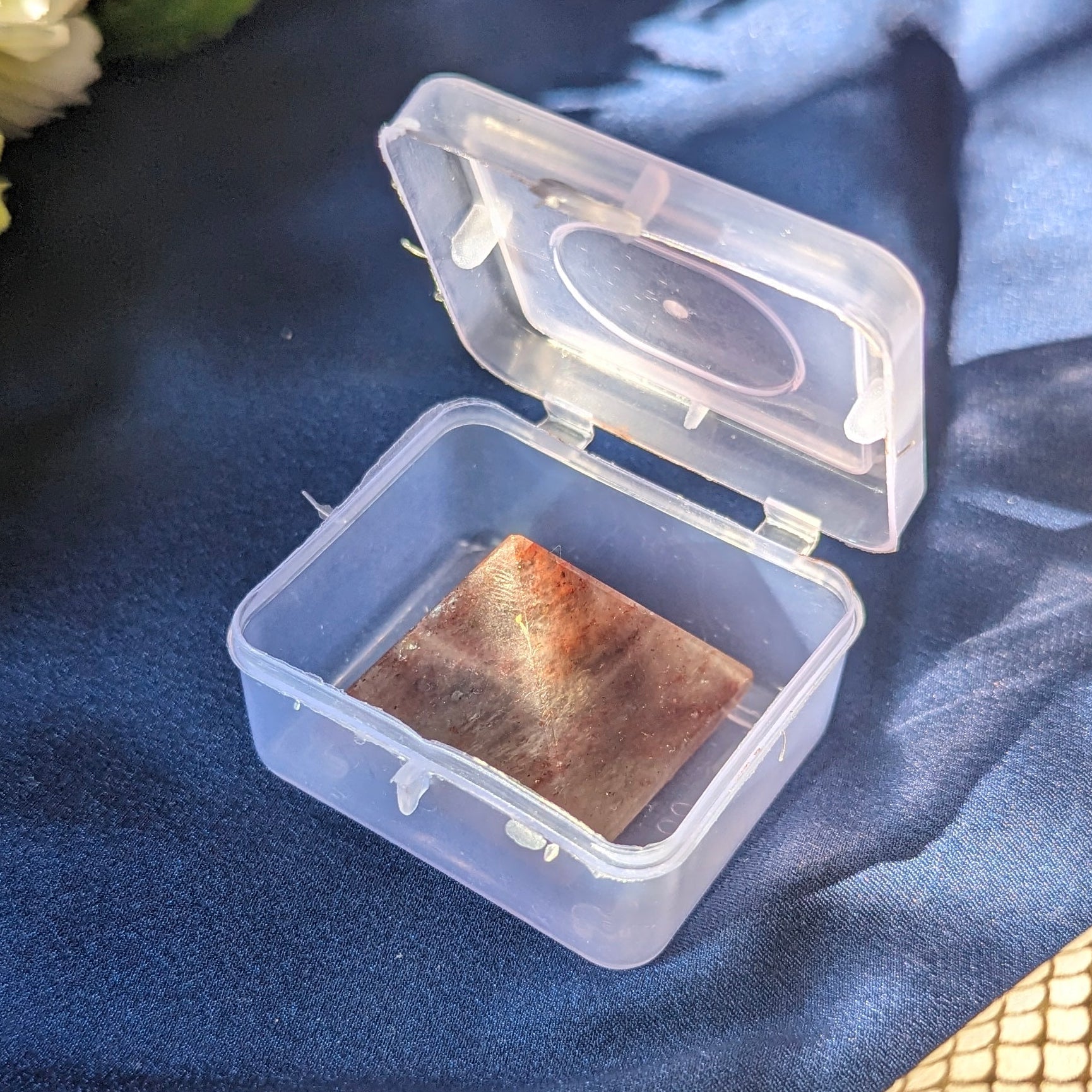 Natural different crystal stone pyramid ( Size: 1 inch )-Chocolate-Maitri Export | Crystals Store