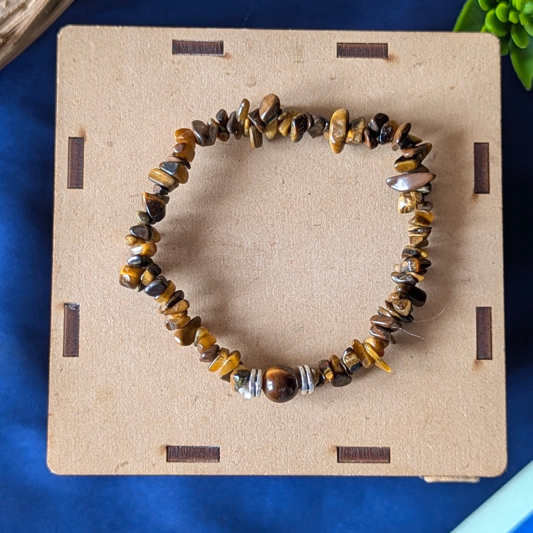 Chips Bracelet with center 8mm beads-Tiger Eye-Maitri Export | Crystals Store