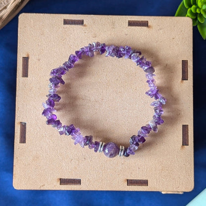 Chips Bracelet with center 8mm beads-Amethyst-Maitri Export | Crystals Store