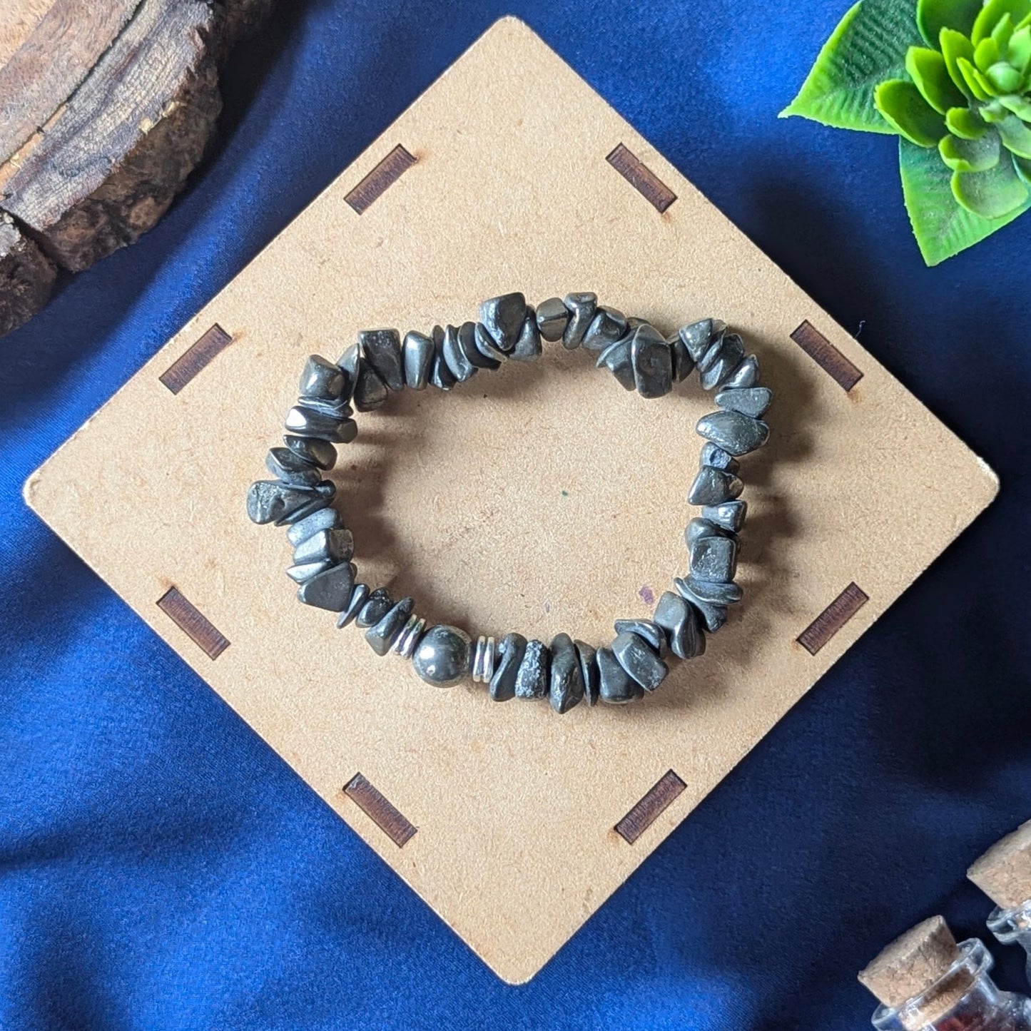 Chips Bracelet with center 8mm beads-Pyrite-Maitri Export | Crystals Store