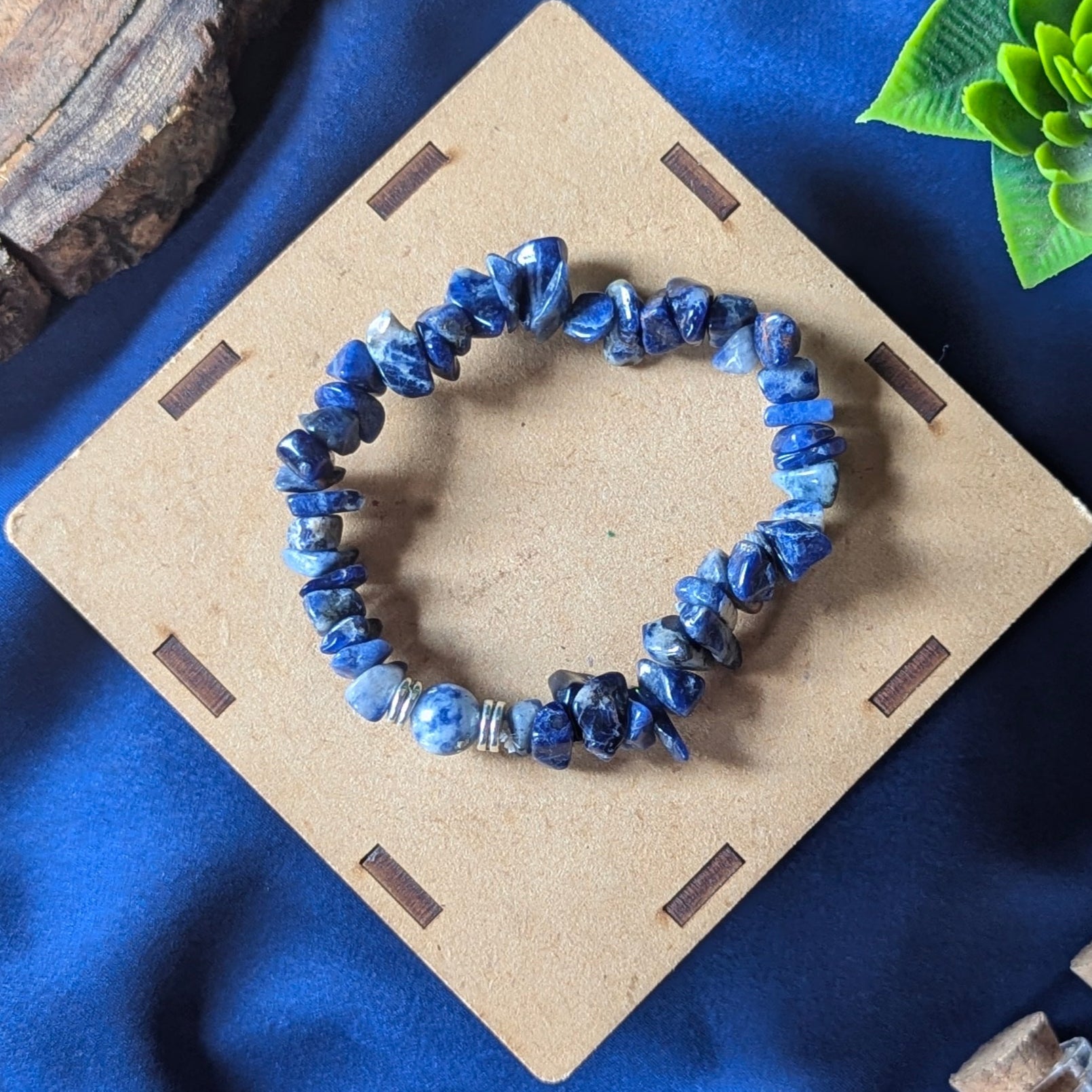 Chips Bracelet with center 8mm beads-Sodalite-Maitri Export | Crystals Store