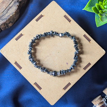 Chips Bracelet with center 8mm beads-hematite-Maitri Export | Crystals Store