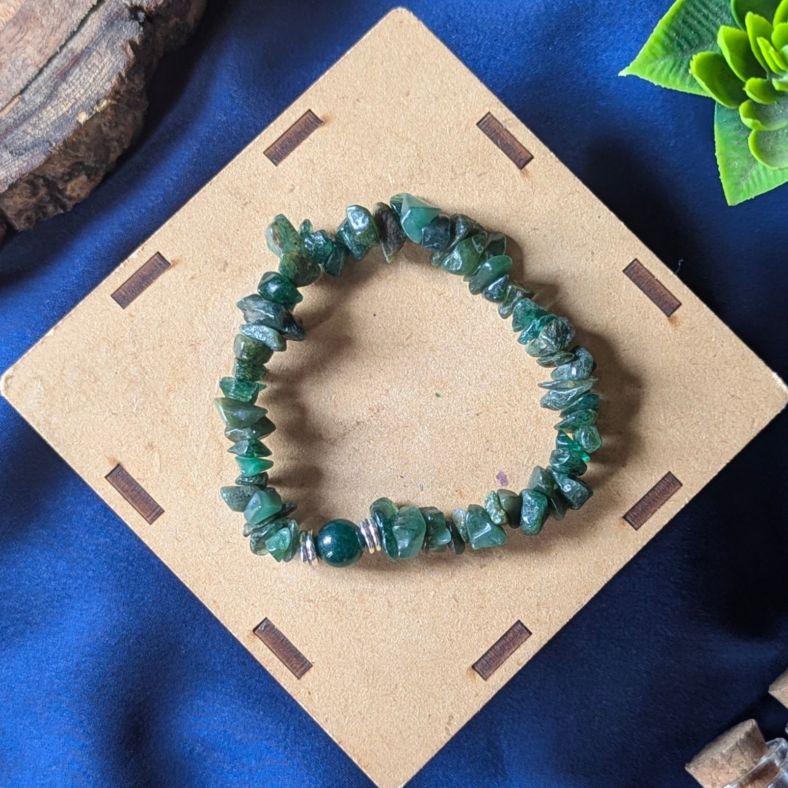Chips Bracelet with center 8mm beads-Green Jade-Maitri Export | Crystals Store