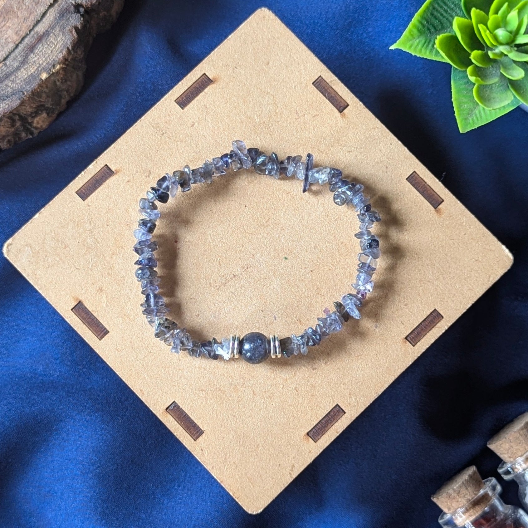 Chips Bracelet with center 8mm beads-Iolite-Maitri Export | Crystals Store