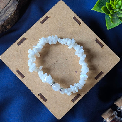 Chips Bracelet with center 8mm beads-Rainbow Moonstone-Maitri Export | Crystals Store