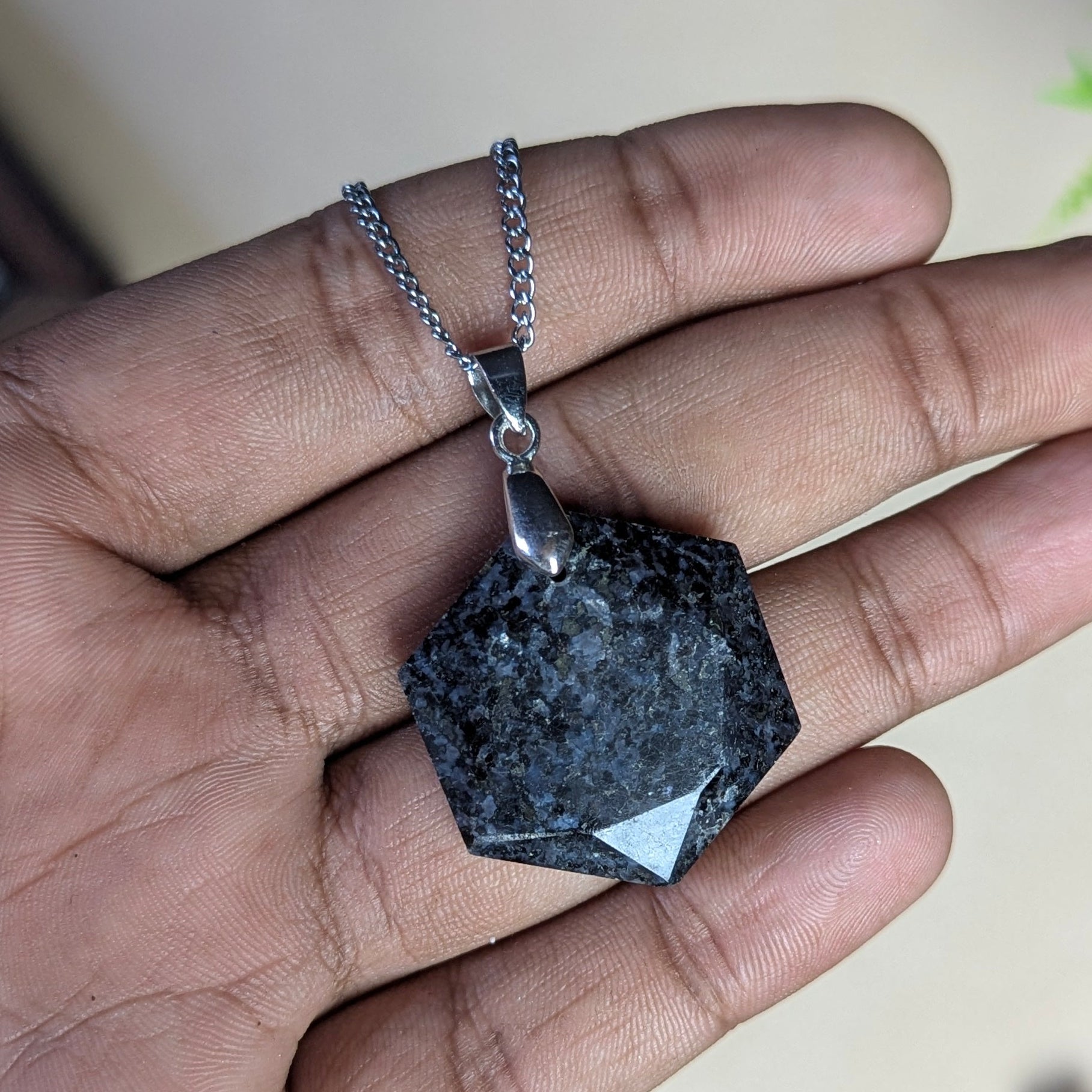 David Star Pendant(25mm)-Larvakite-Maitri Export | Crystals Store