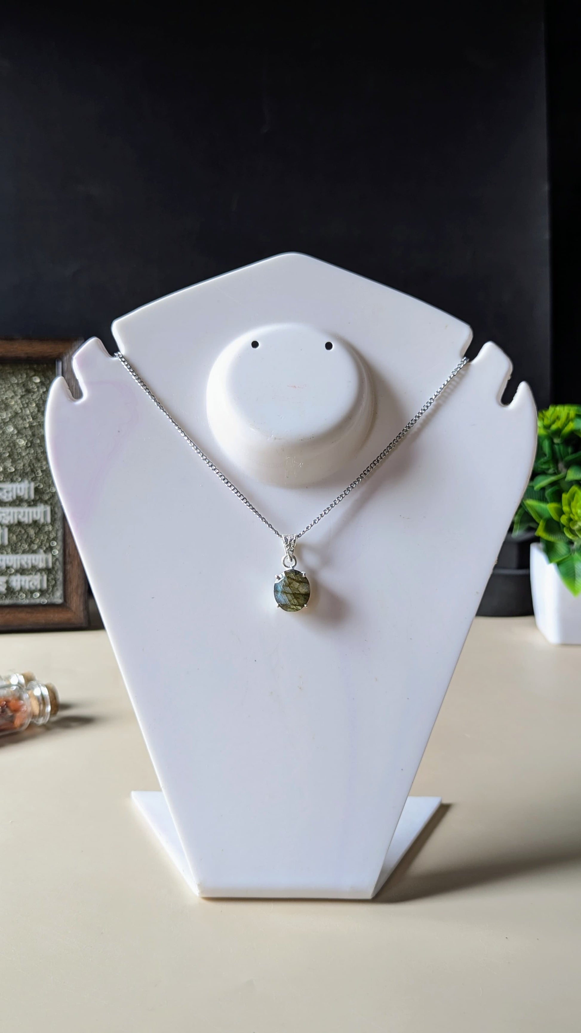 Gem quality anti tarnish Natural healing crystal Oval faceted pendant with rhodium polish-Labradorite-Maitri Export | Crystals Store