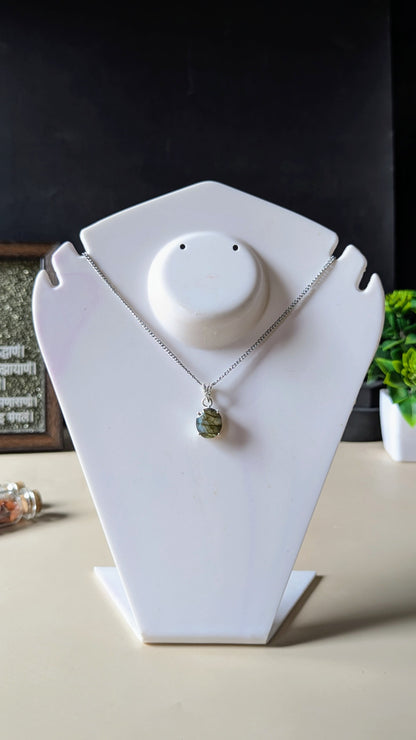 Gem quality anti tarnish Natural healing crystal Oval faceted pendant with rhodium polish-Labradorite-Maitri Export | Crystals Store